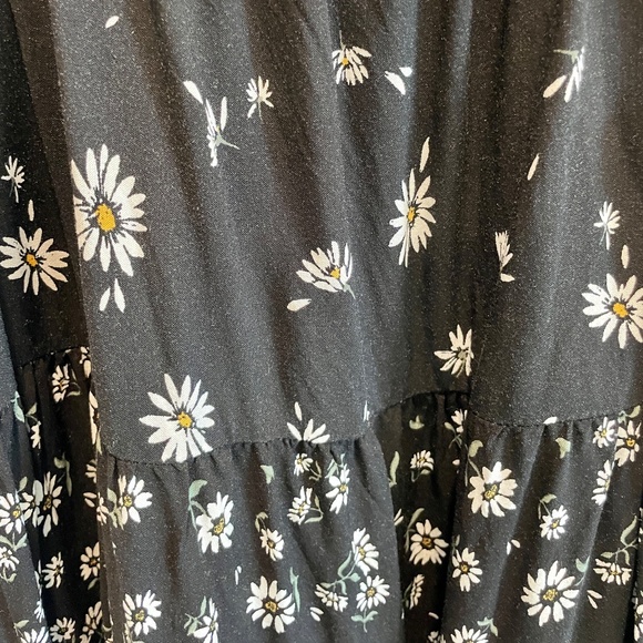 Maurices Daisy Print Sundress, M, Black, EUC - Picture 3 of 7